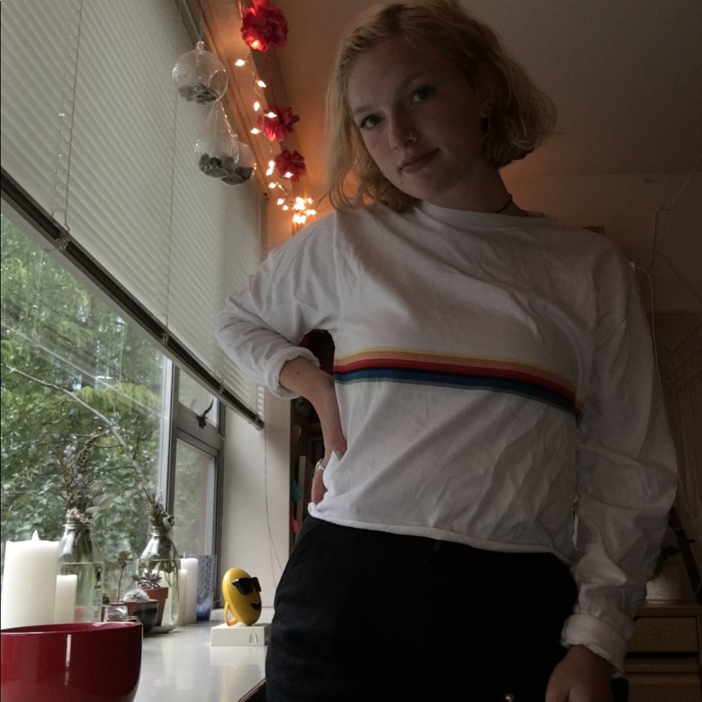 ***SOLD**** long sleeve brandy tee 🌈🌺😇